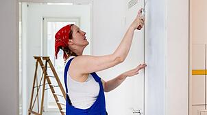 Streichen kann man eine Wand viele Male, bevor man grundsätzlich renovieren muss.