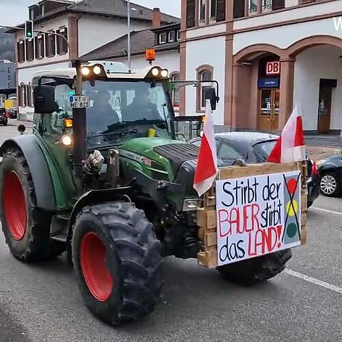 Kundgebungen und Kolonnen – Landwirte halten Region weiter in Atem
